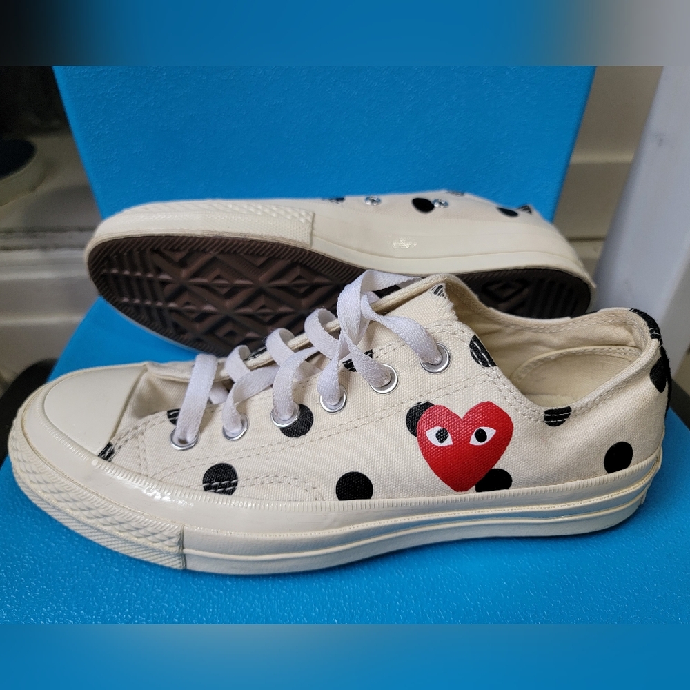 Comme des Garcons PLAY White and Black Sneakers with Heart Design - Picture 4 of 10
